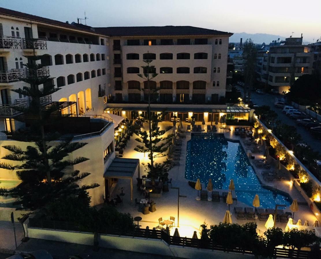 Sol & Mare - Beach Front Rethymno Exteriör bild